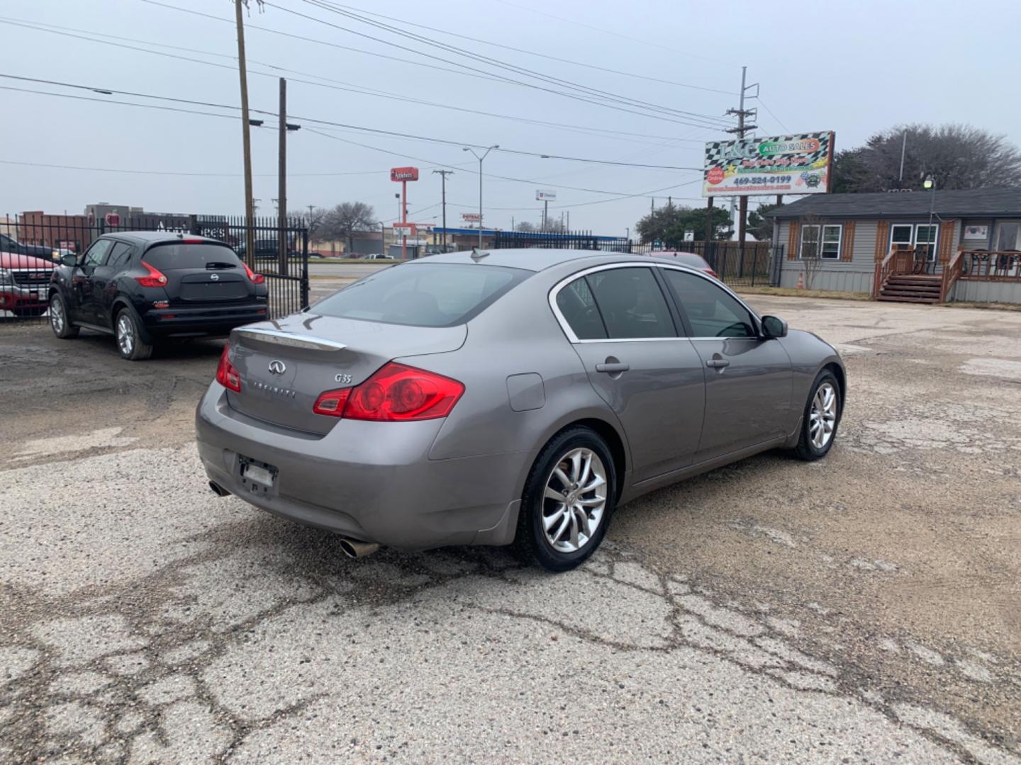 2008 Gray /Black Infiniti G35 Base (JNKBV61E28M) with an 3.5L V6 DOHC 24V engine, Automatic transmission, located at 1830 North Belt Line Road, Irving, TX, 75061, (469) 524-0199, 32.834373, -96.993584 - Photo#5